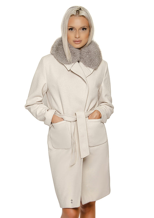 Бяло дамско палто AROSA дълго палто с джобове яка с пух и колан пух от естествен косъм отворен ревер