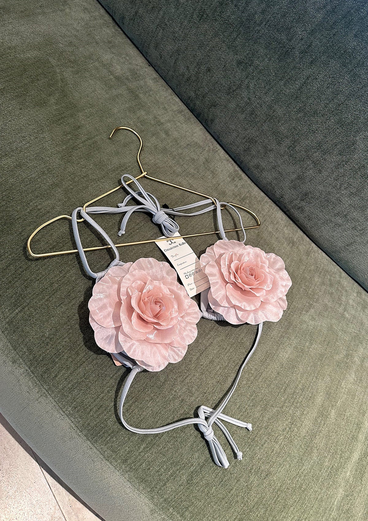 Горнище на бански ROSE с 3D розови розички сиви връзки